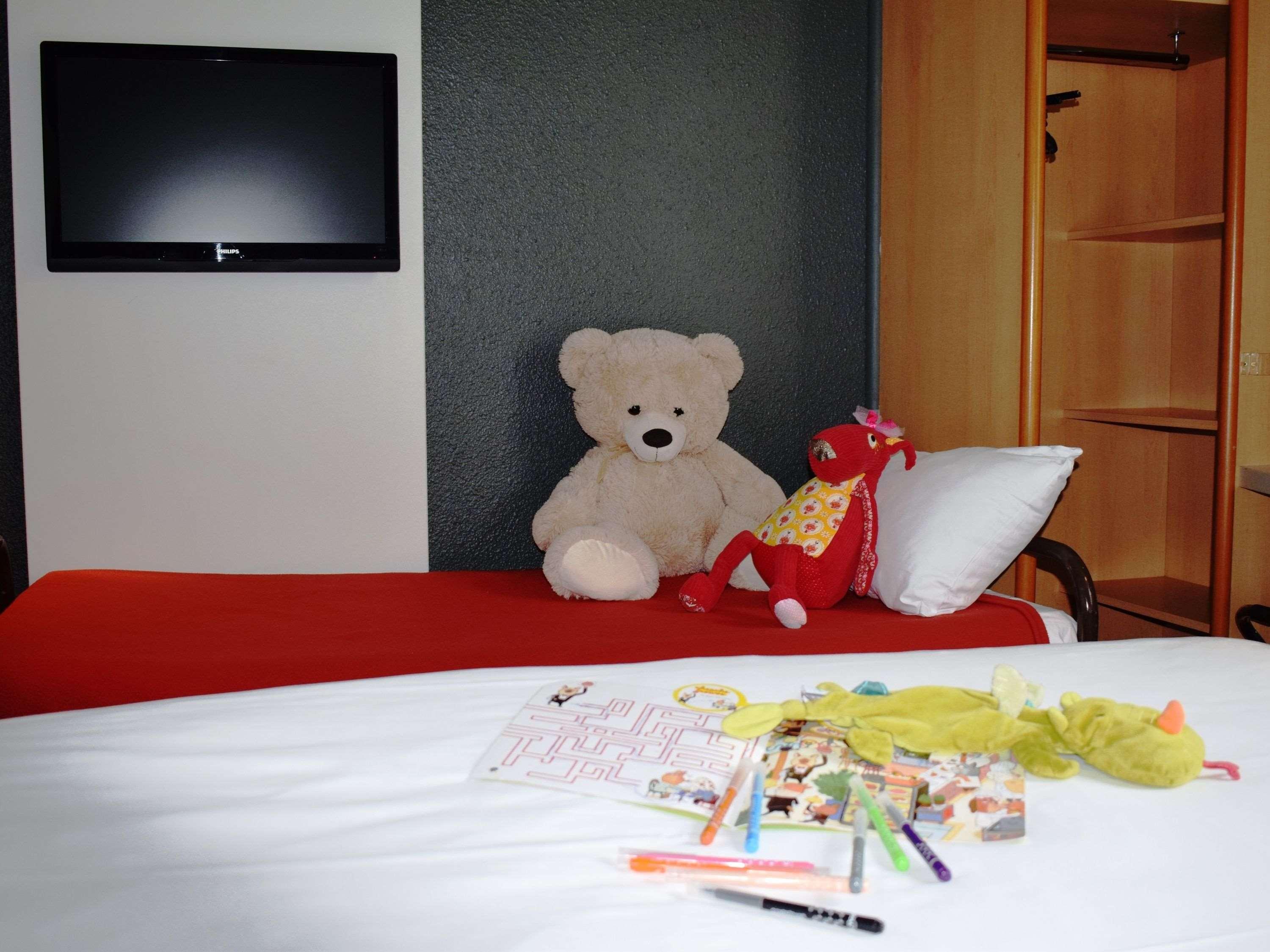 Hotel Ibis Chartres Ouest Luce Esterno foto