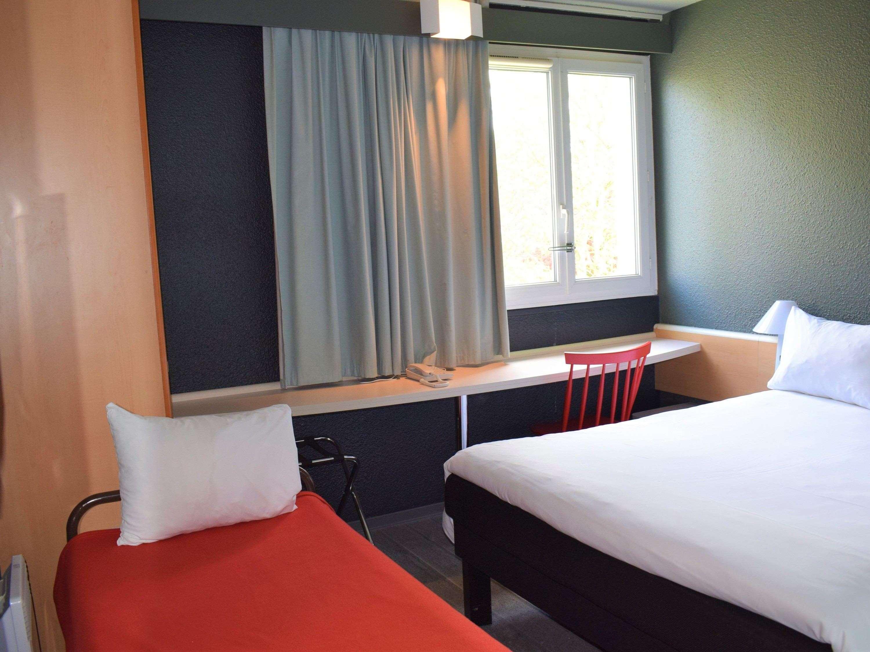 Hotel Ibis Chartres Ouest Luce Esterno foto