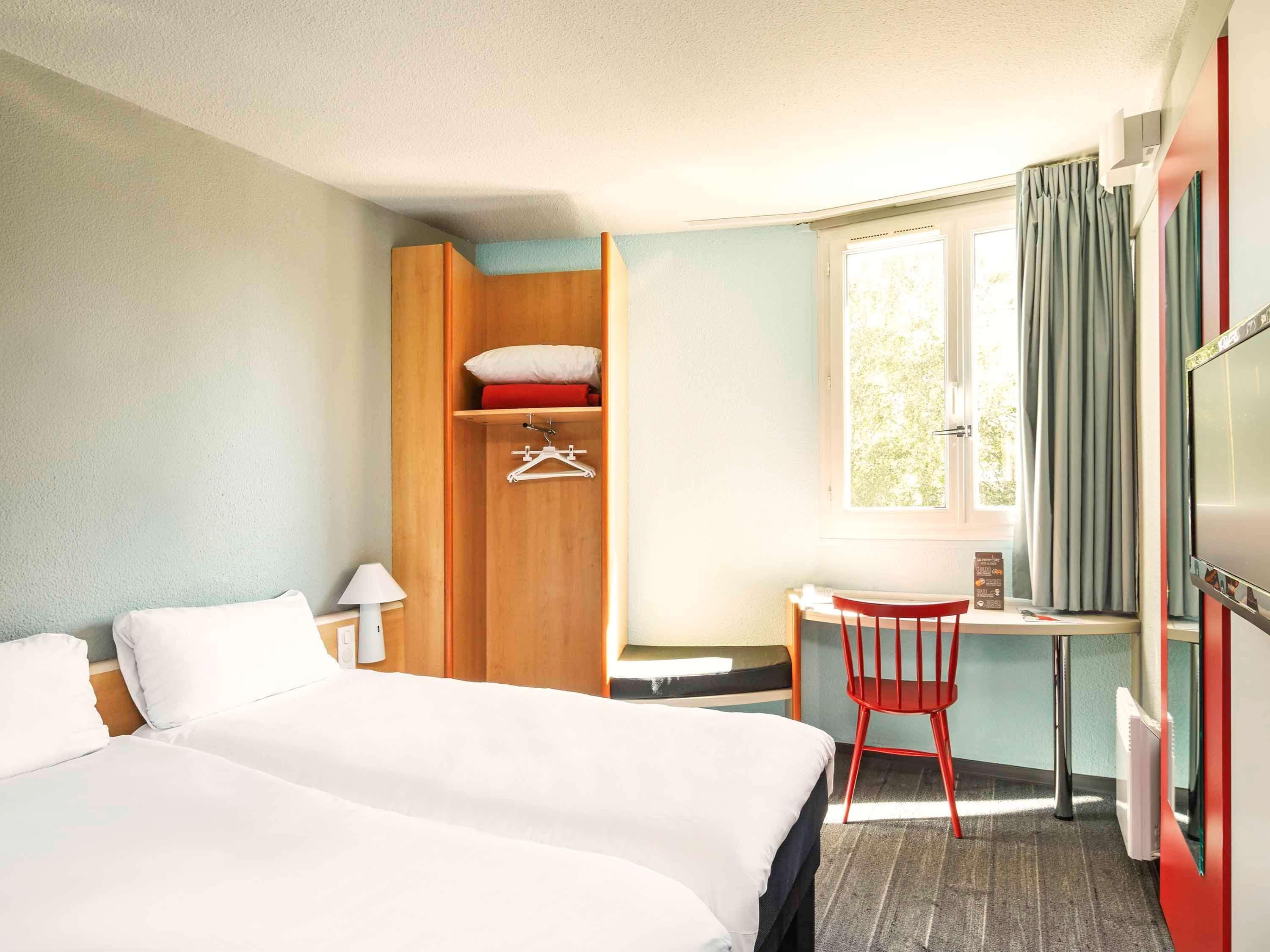 Hotel Ibis Chartres Ouest Luce Esterno foto