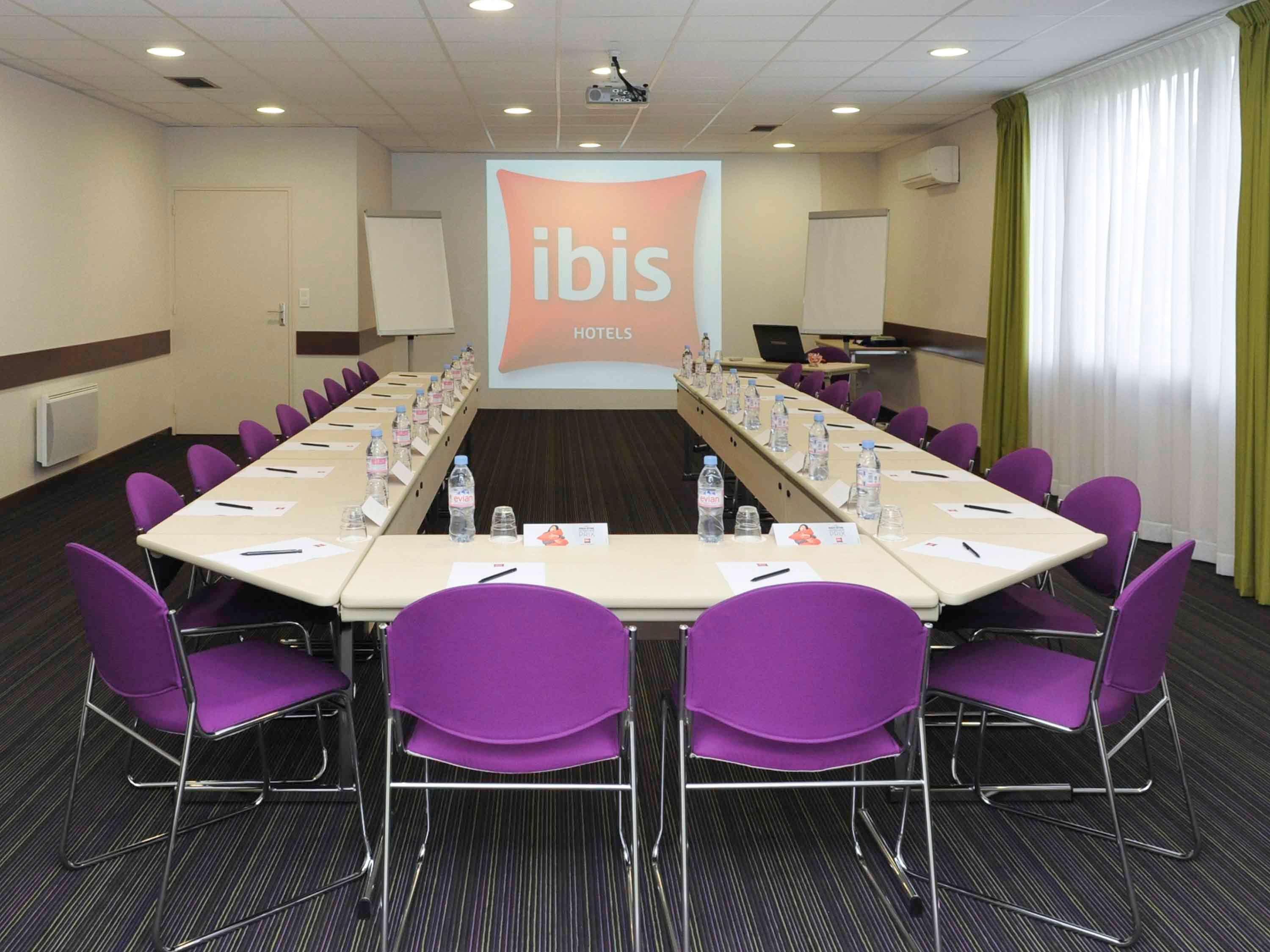 Hotel Ibis Chartres Ouest Luce Esterno foto